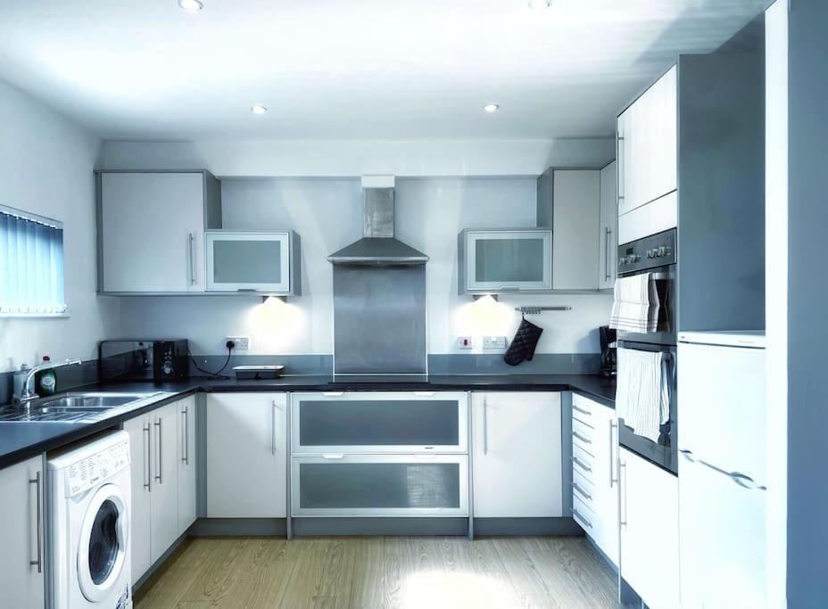 דירות סוואנסי New Luxurious And Business Apt מראה חיצוני תמונה